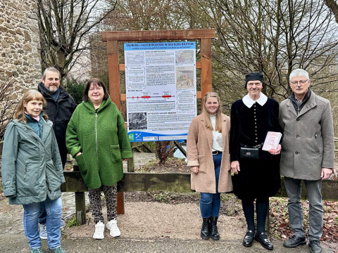 Enthüllung der Gedenktafel zur Hexenverfolgung in Bilstein
