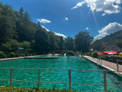 Das Naturparadies im Tal: Wenn das Freibad plötzlich deutschlandweit in der Champions League spielt